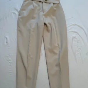 Zara pantalone sa kaisem
