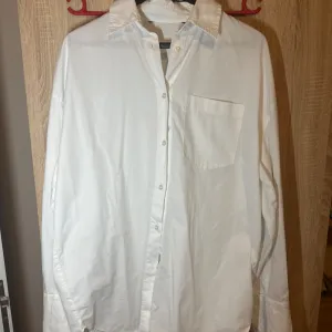 Bela zarina overside kosulja