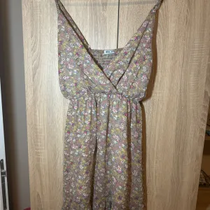 Letnja leprsava haljina