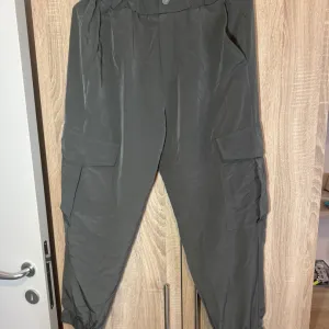 Zara kargo pantalone