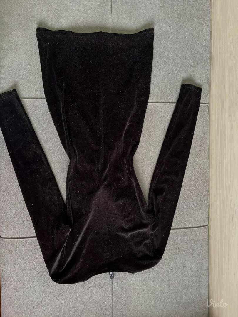 Crna ženska haljina