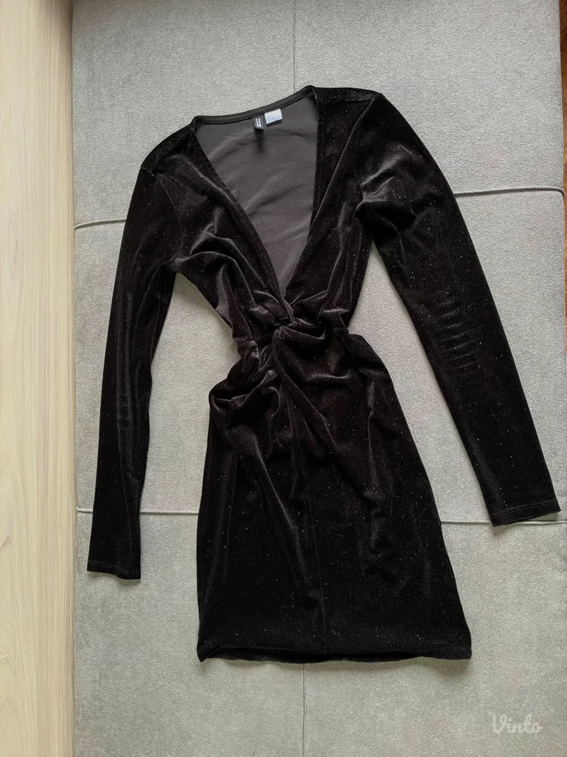 Crna ženska haljina