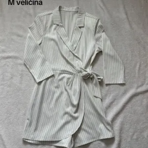 New Yorker kombinezon