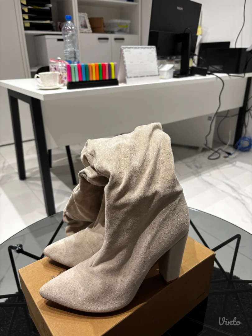 Duge ženske čizme na štiklu