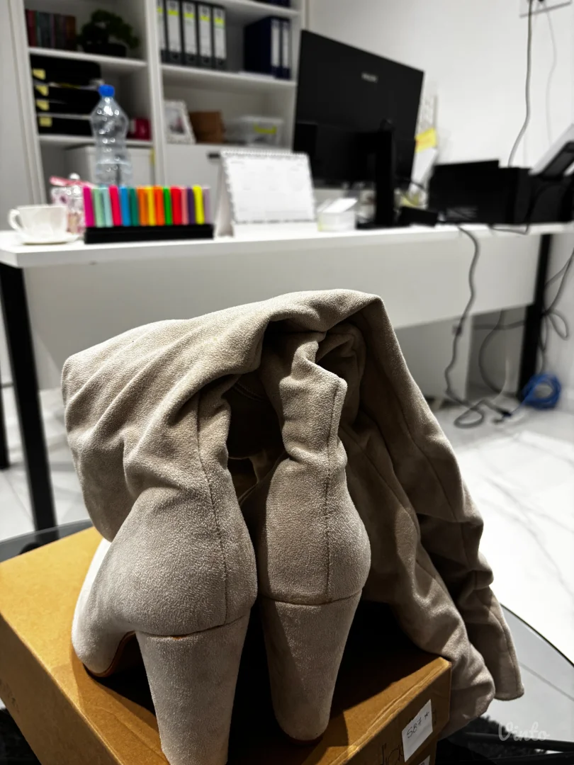 Duge ženske čizme na štiklu