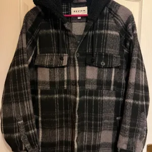 Jakna sa kapuljačom