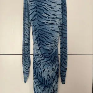 Zara haljina, otvorena ledja