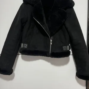 Pull and Bear kraća bundica