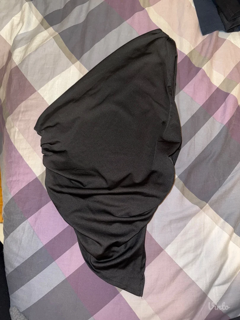 Cnra majica na jedno rame