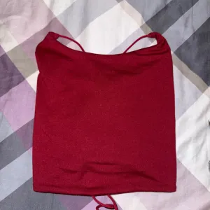 Croptop bordo majica