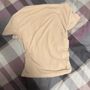 Bež majica