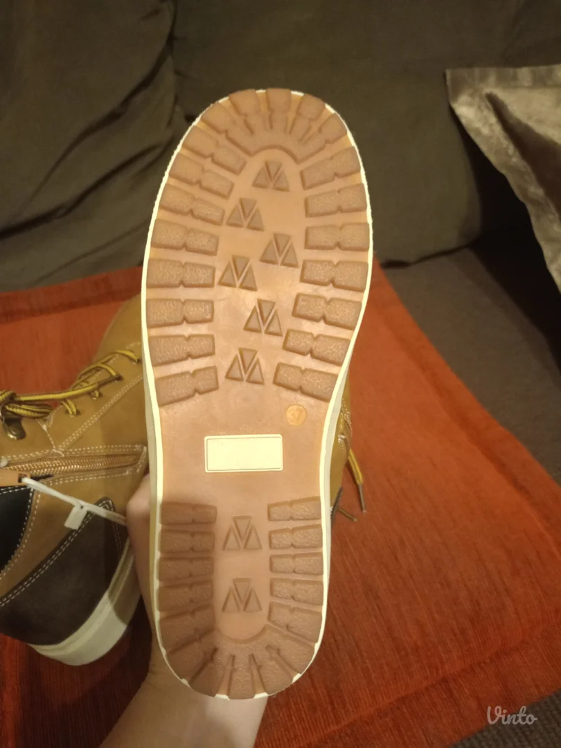 Čizme postavljene za dečake