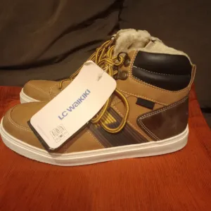 Čizme postavljene za dečake