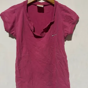 Roza nike polo majica