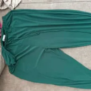 Zara zelene pantalone