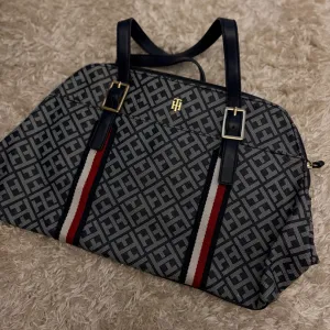 Tommy Hilfiger torba