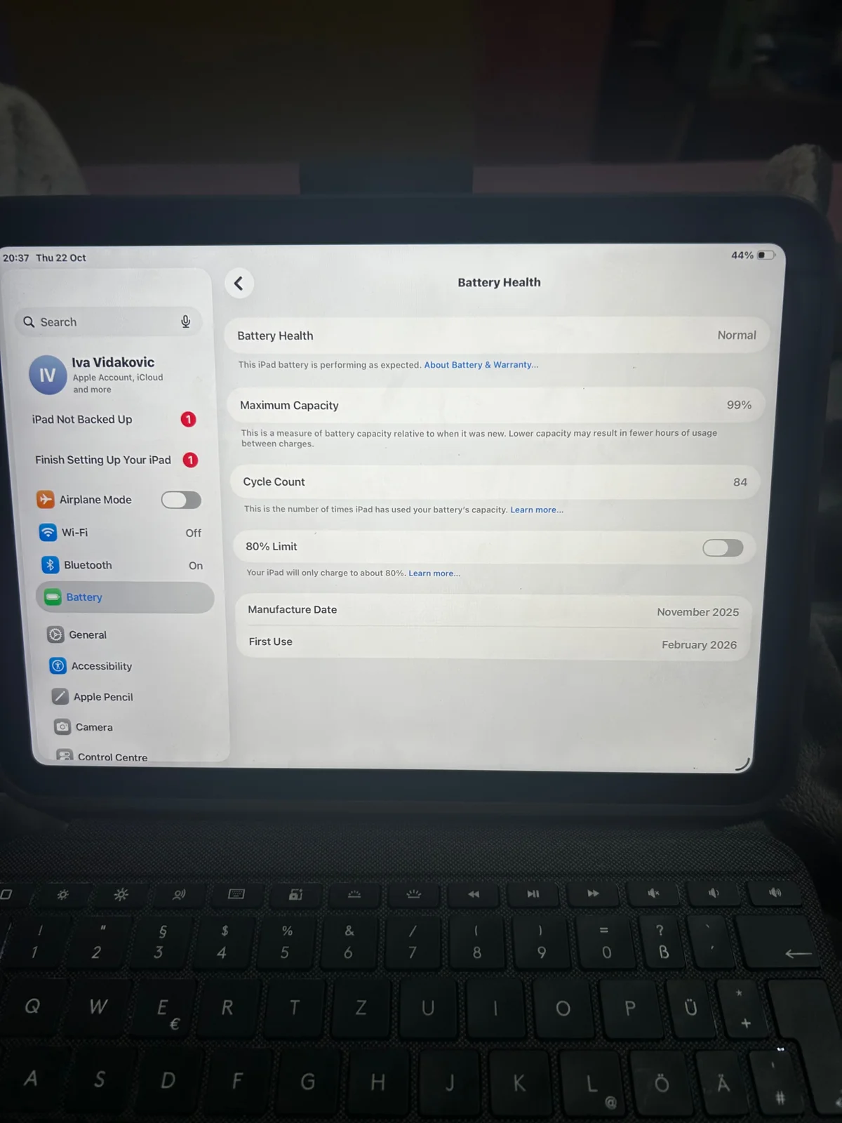 Apple iPad A16 128GB + Tastatura | Odlično stanje