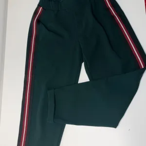 Bershka - maslinaste pantalone