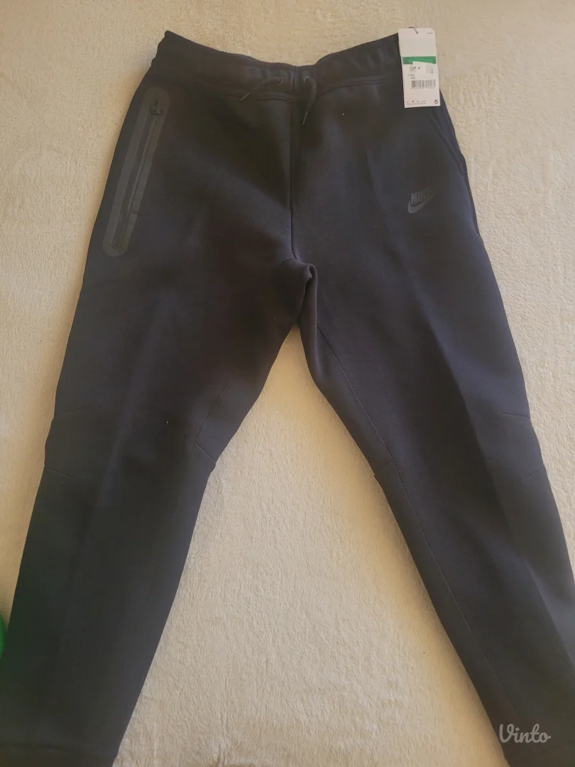 Nike Tech Fleece donji deo – NOVO SA ETIKETOM – crne