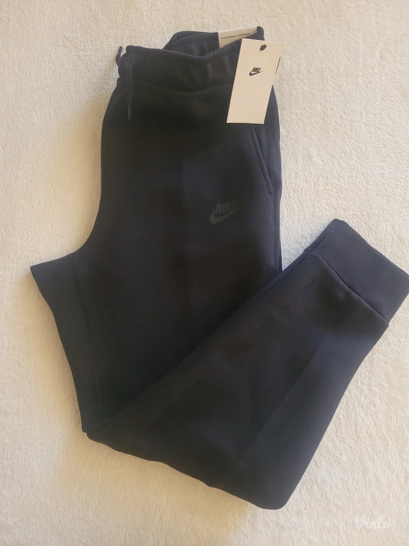 Nike Tech Fleece donji deo – NOVO SA ETIKETOM – crne