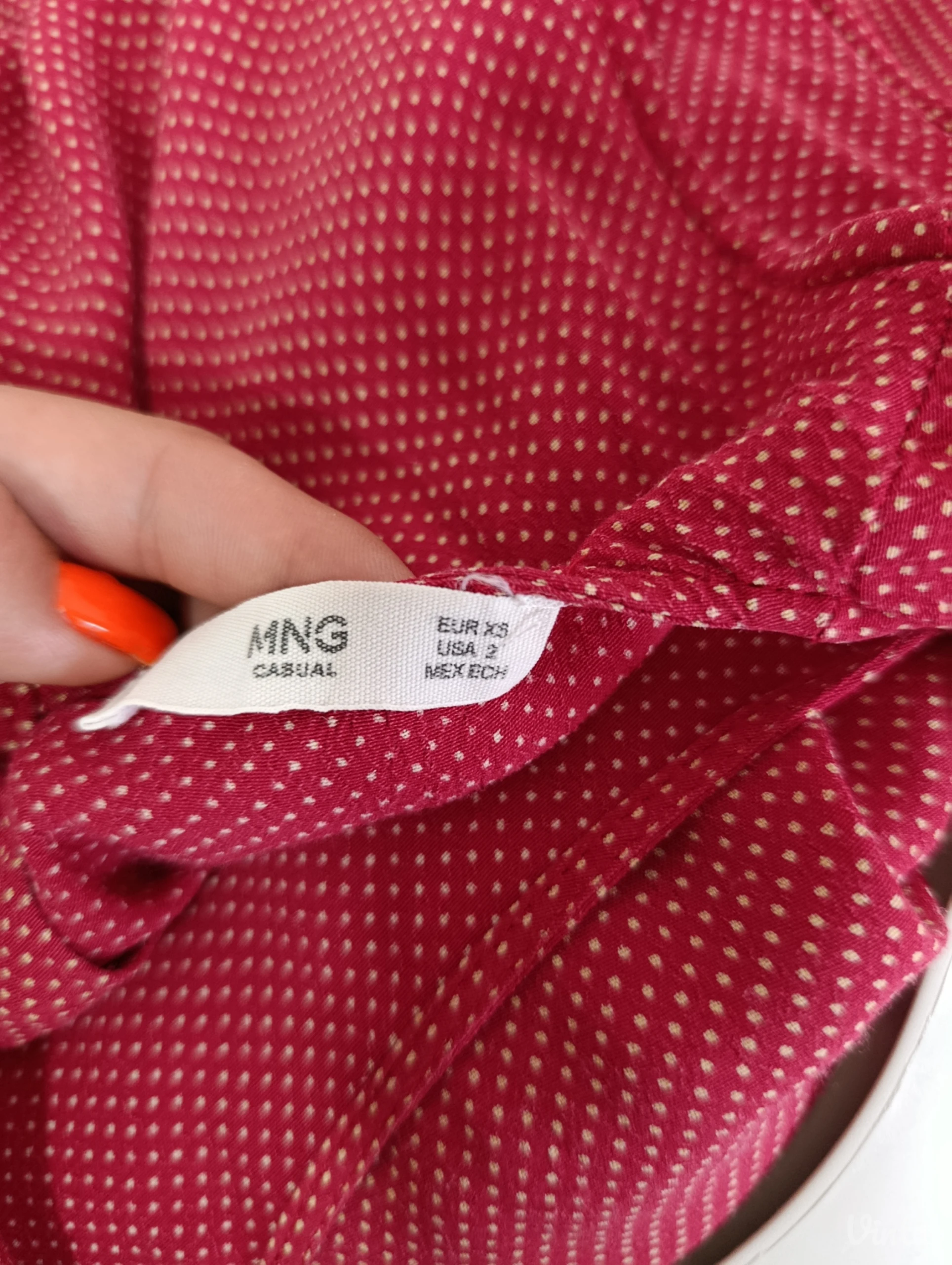 MANGO midi haljina na tufne sa otvorenim leđima (XS)