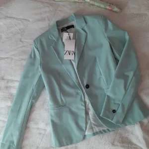 Zara blejzer nov sa etiketom