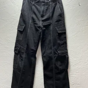 Crne Zenske-Cargo pantalone