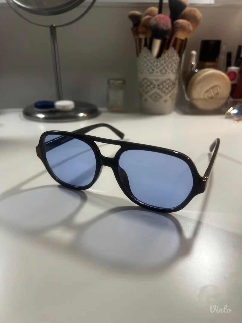 Pull and Bear plave naocare za sunce