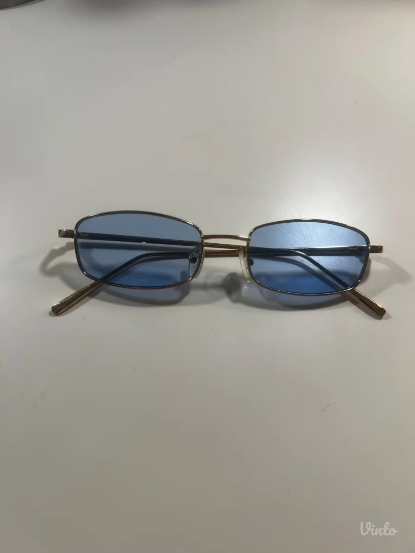 Pull and Bear plave naocare za sunce