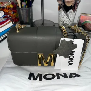 Mona maslinasta torbica sa zlatnim lancem