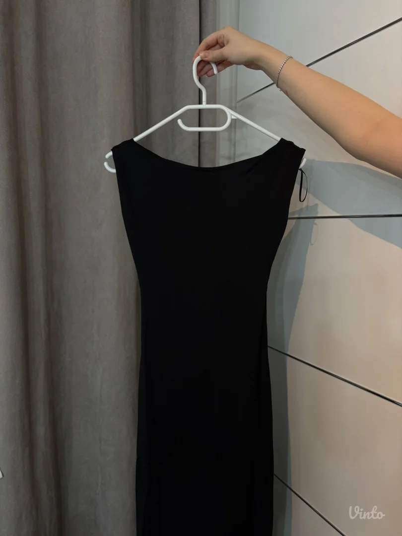 Pull and bear haljina sa golim ledjima