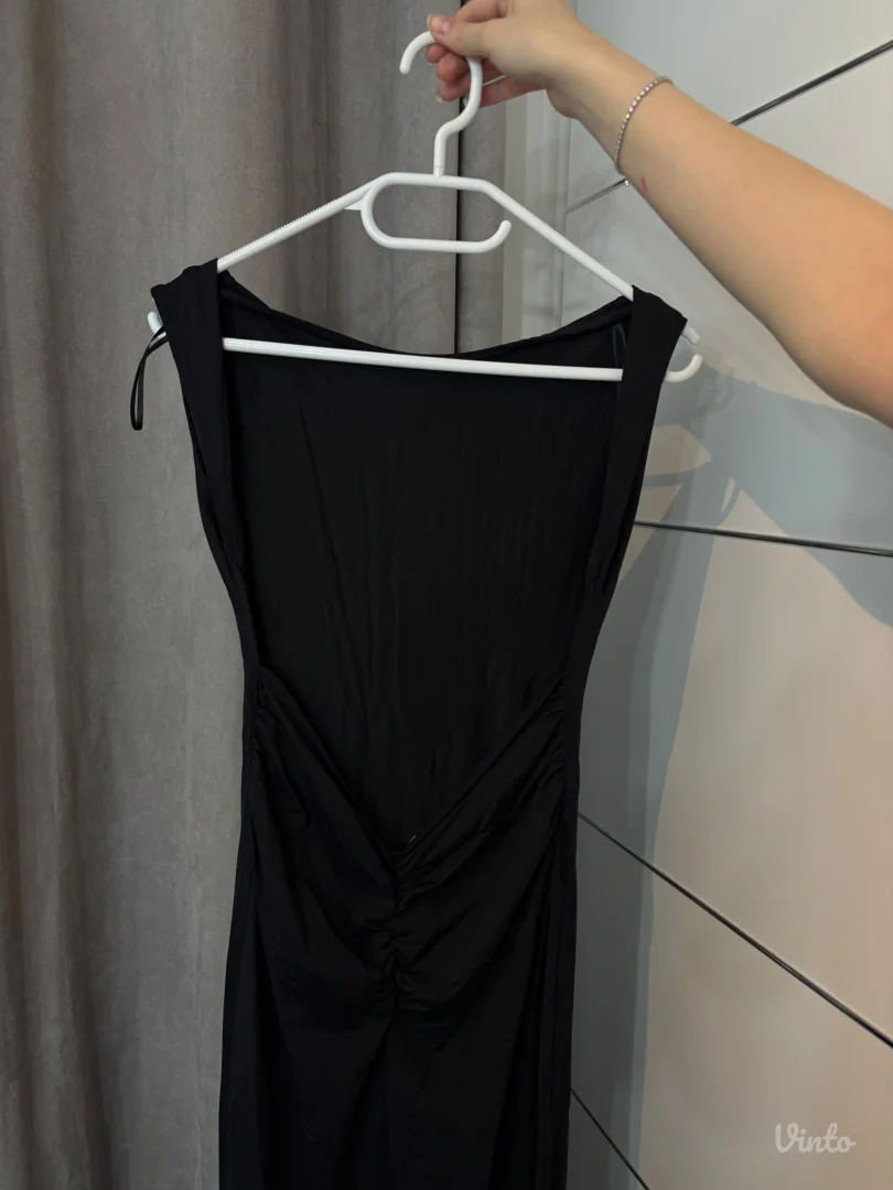 Pull and bear haljina sa golim ledjima