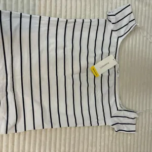 Terranova majica sa etiketom