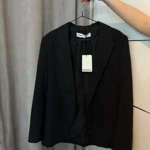 Berhska sako - novo sa etiketom