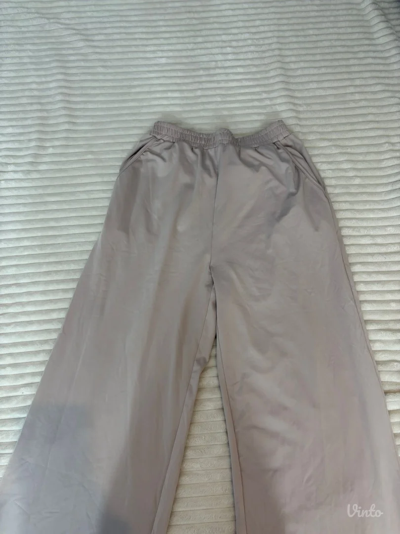 Temu komplet, majica i pantalone