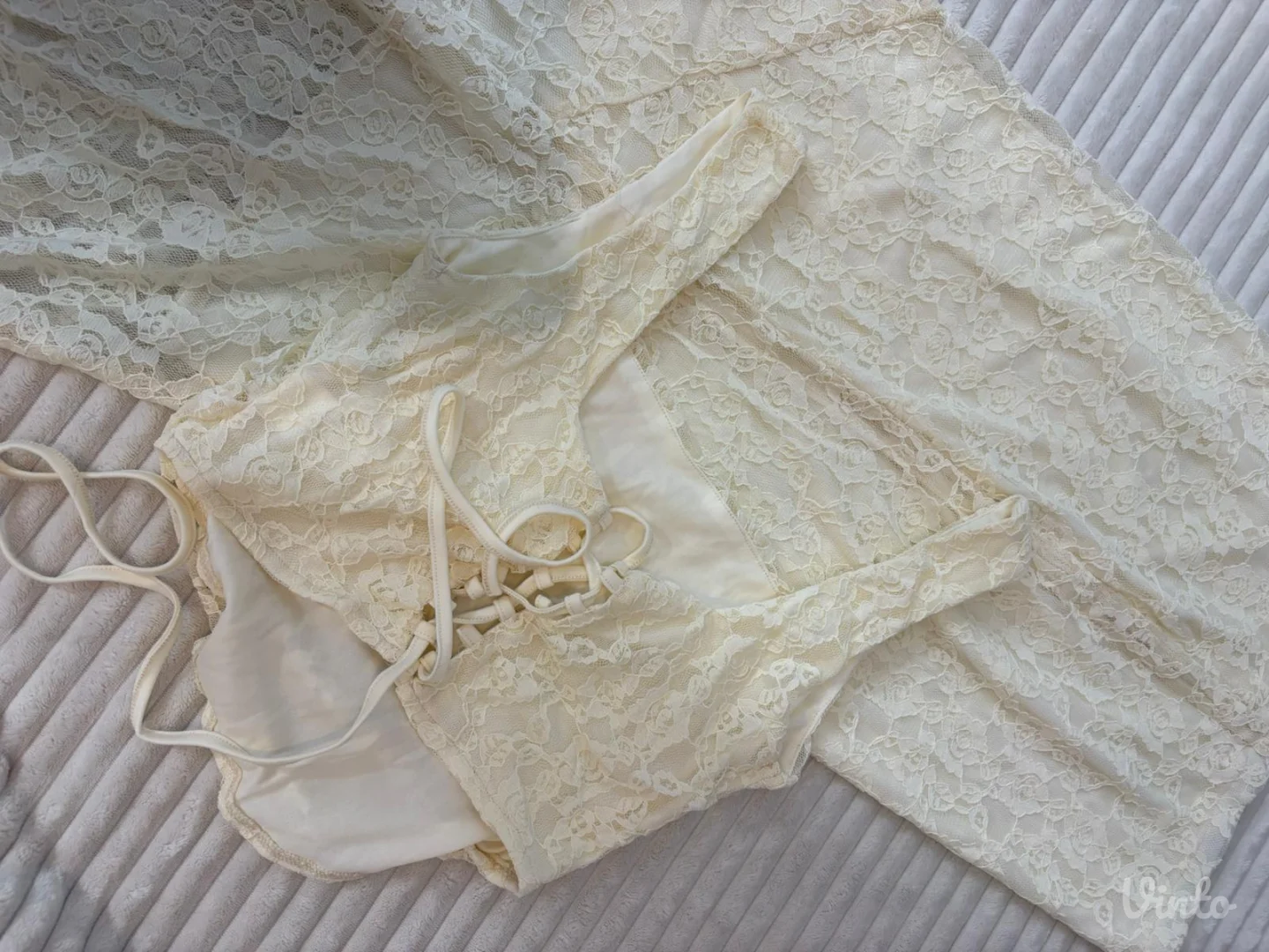 Temu cipkani komplet - top i suknja