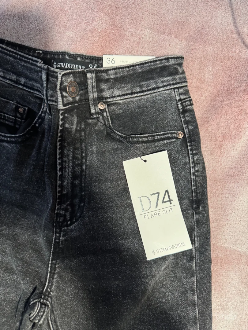 Stradivarius- crne zenske farmerke