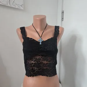 Crna čipka crop top/ majičica 🖤