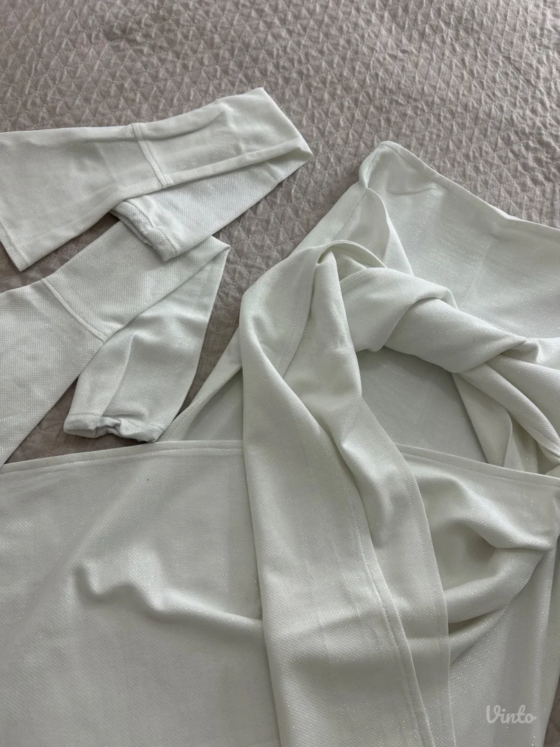 beli komplet šiven po meri za s velicinu