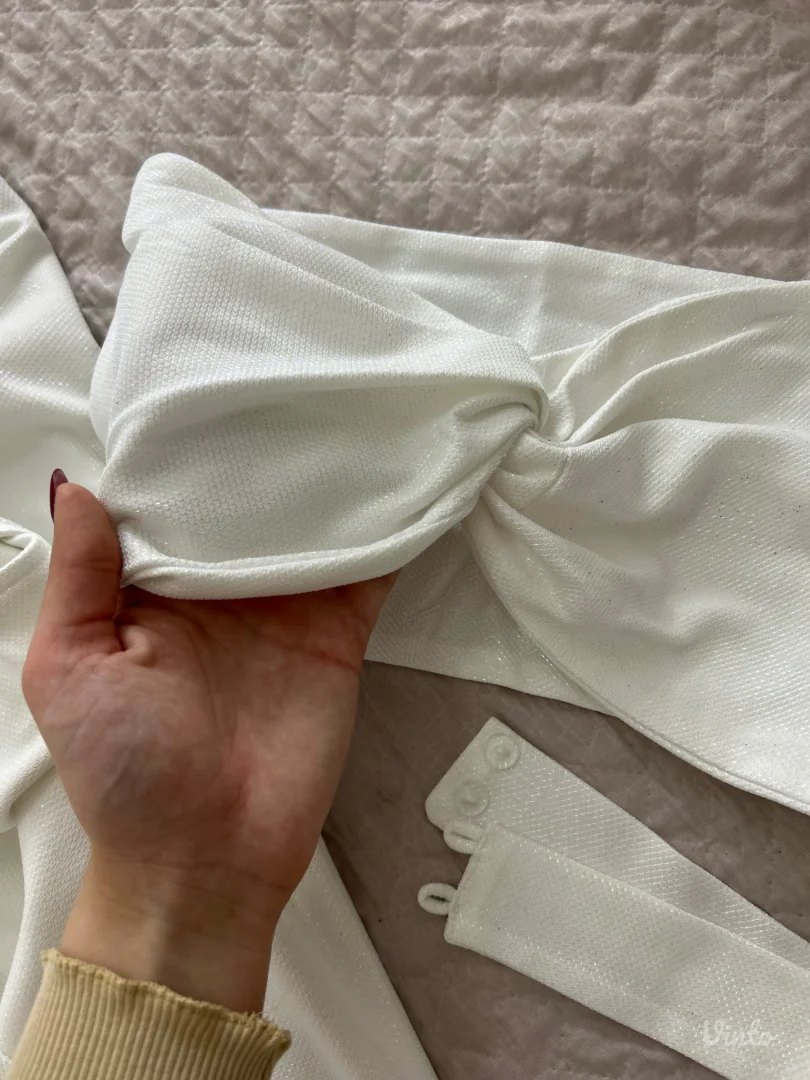 beli komplet šiven po meri za s velicinu