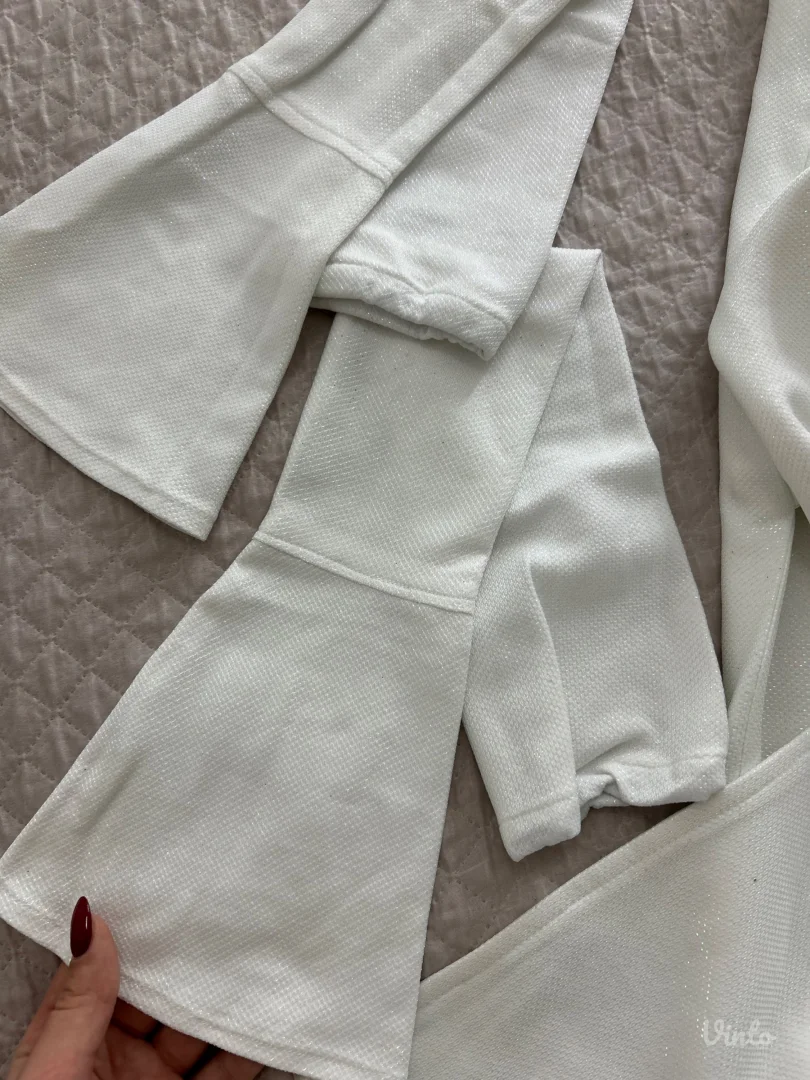 beli komplet šiven po meri za s velicinu