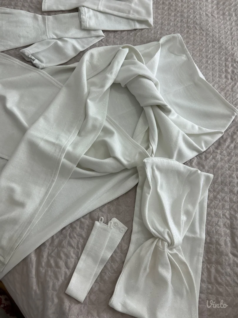 beli komplet šiven po meri za s velicinu