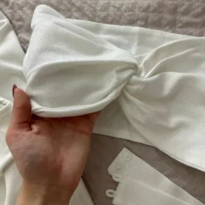 beli komplet šiven po meri za s velicinu