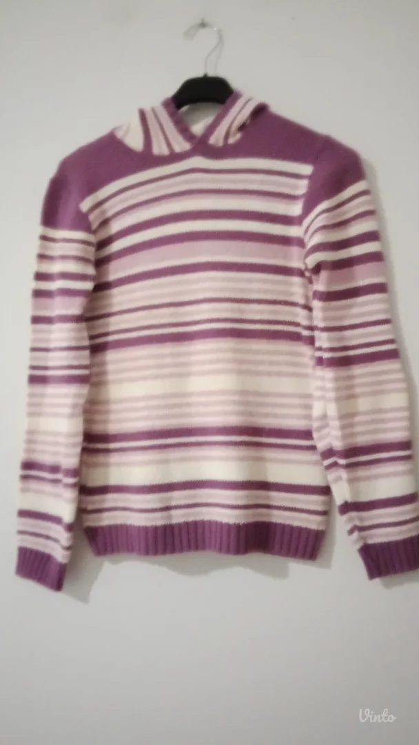 Pleteni duks sa kapuljačom