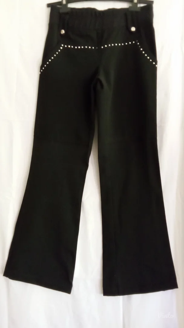 Pantalone sa metalnim detaljima