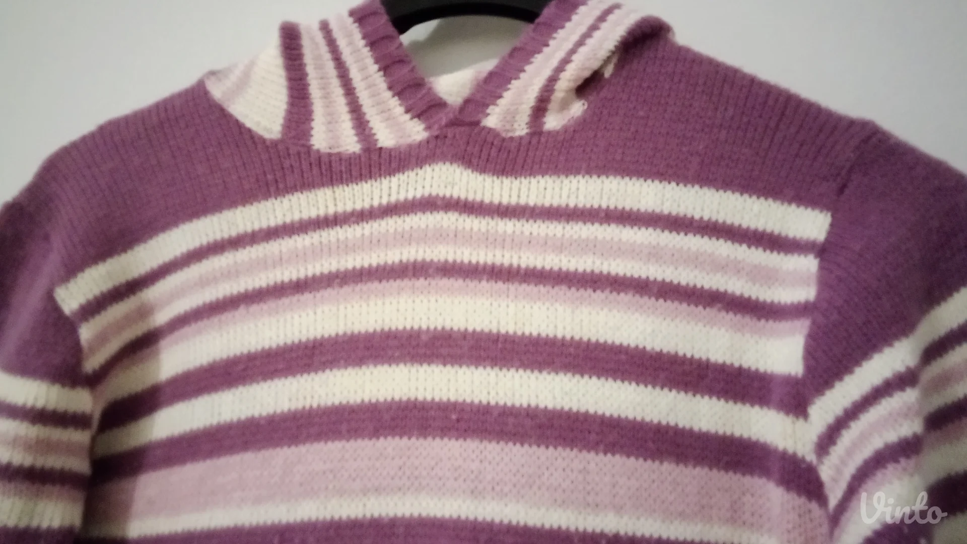 Pleteni duks sa kapuljačom