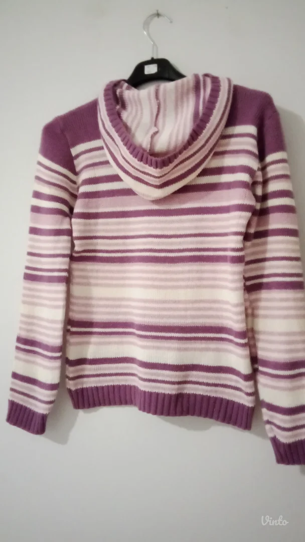 Pleteni duks sa kapuljačom