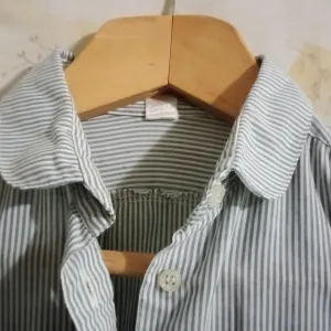 Košulja na tanke linije