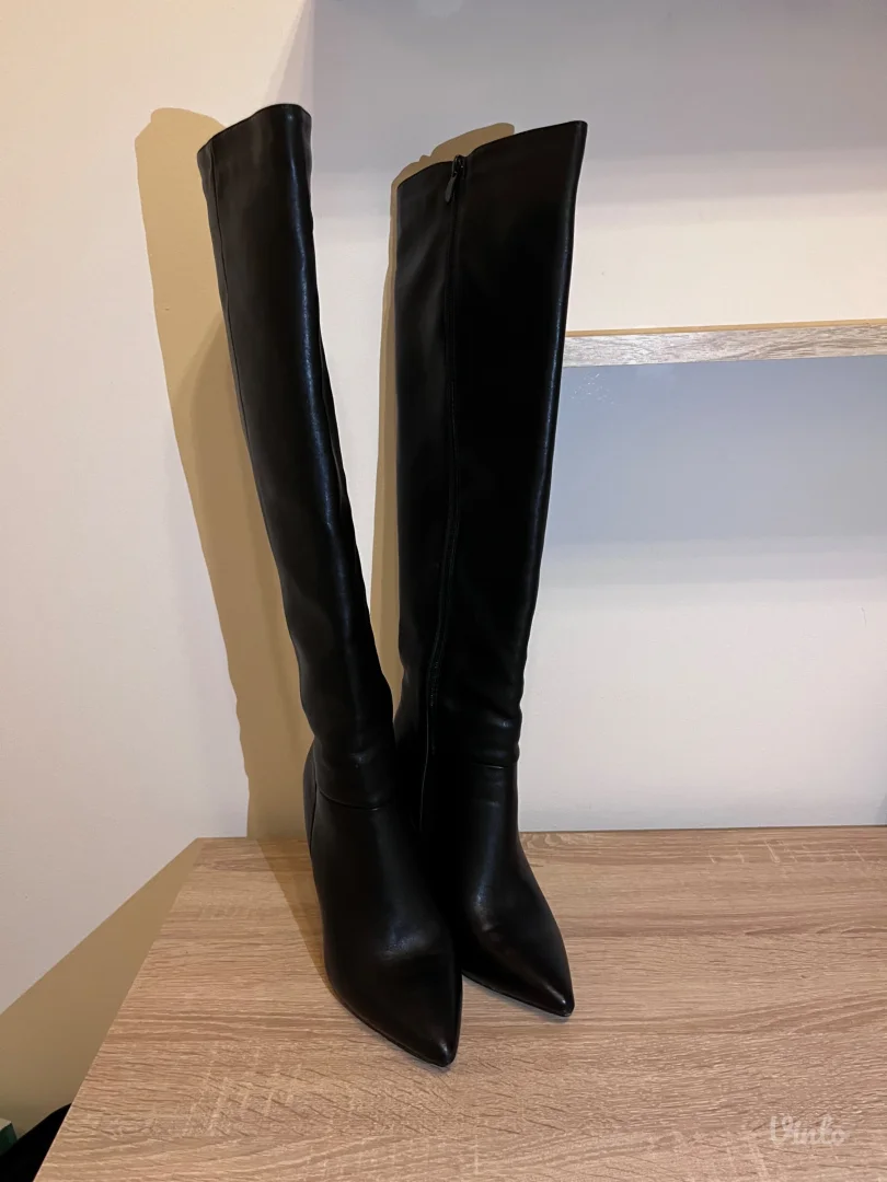 Cizme na stiklu / 37