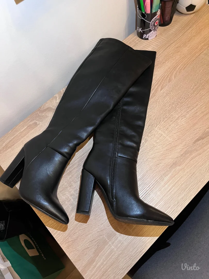 Cizme na stiklu / 37